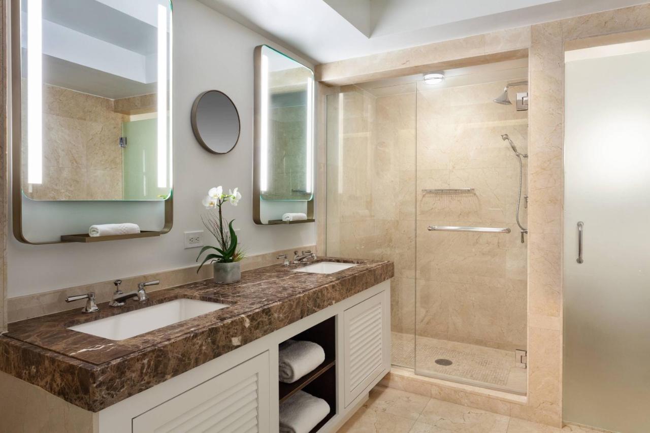 The Ritz-carlton, Lauderdale Hotel